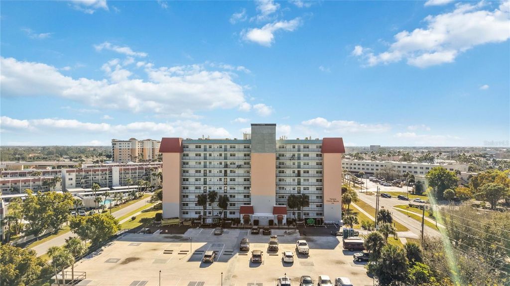 Image 28 of property listing at 244 SAINT AUGUSTINE AVENUE 104, Venice, FL 34285