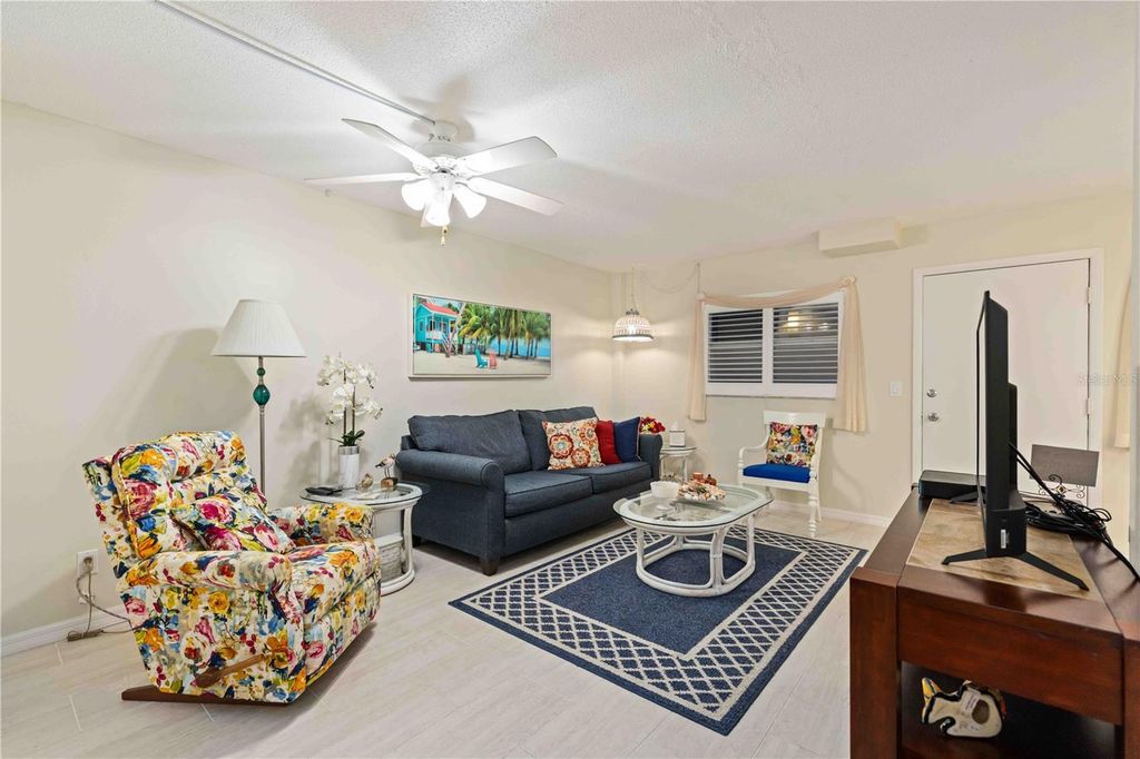 Image 5 of property listing at 244 SAINT AUGUSTINE AVENUE 104, Venice, FL 34285