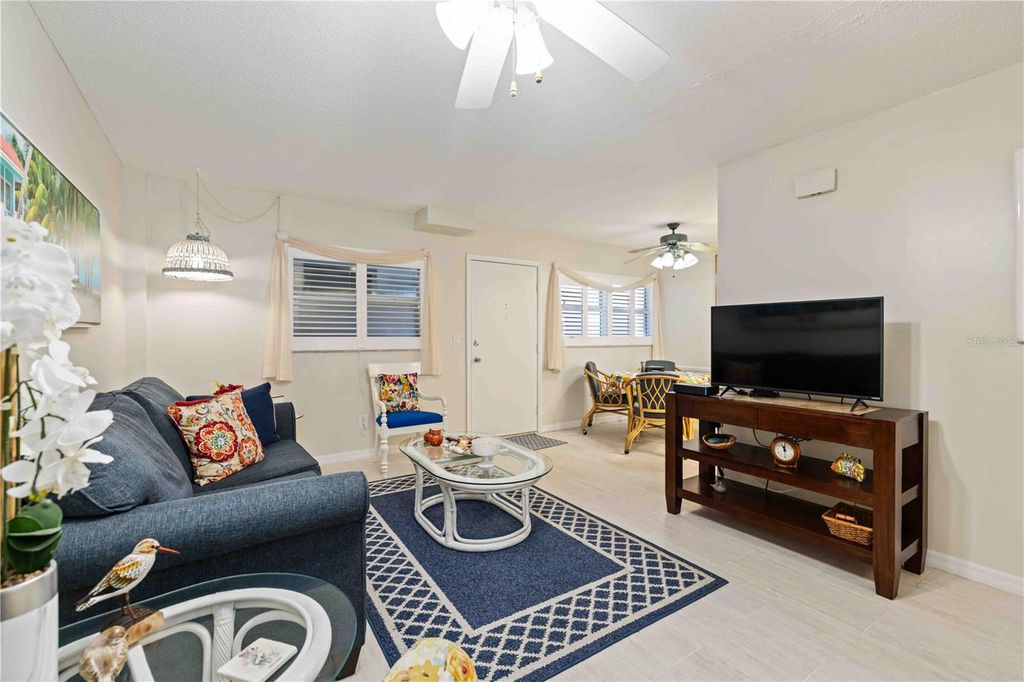 Image 6 of property listing at 244 SAINT AUGUSTINE AVENUE 104, Venice, FL 34285