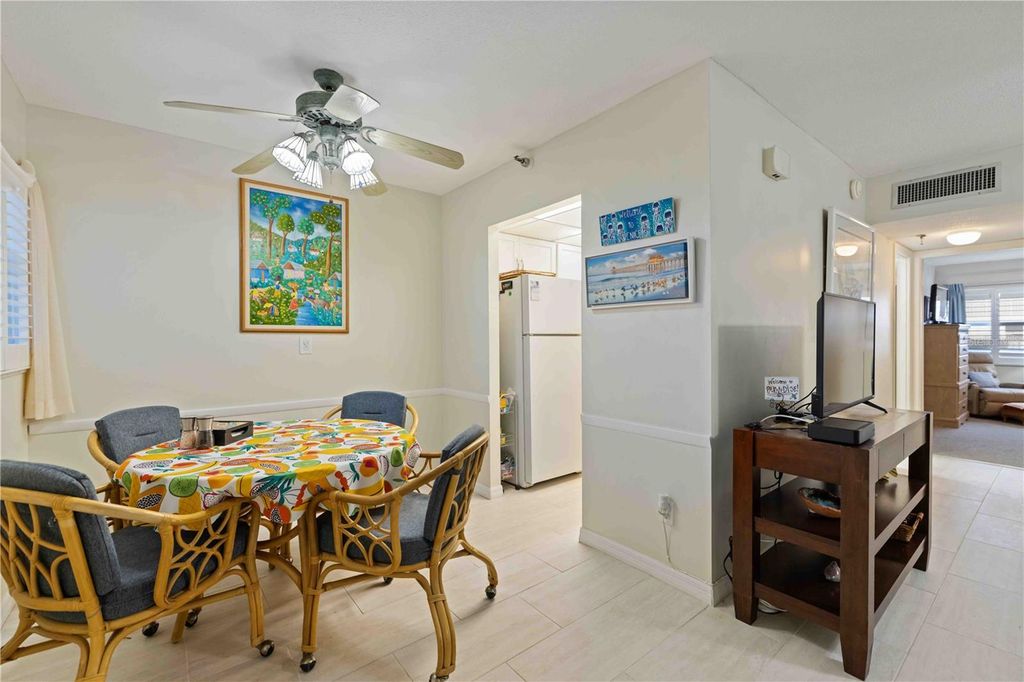 Image 9 of property listing at 244 SAINT AUGUSTINE AVENUE 104, Venice, FL 34285