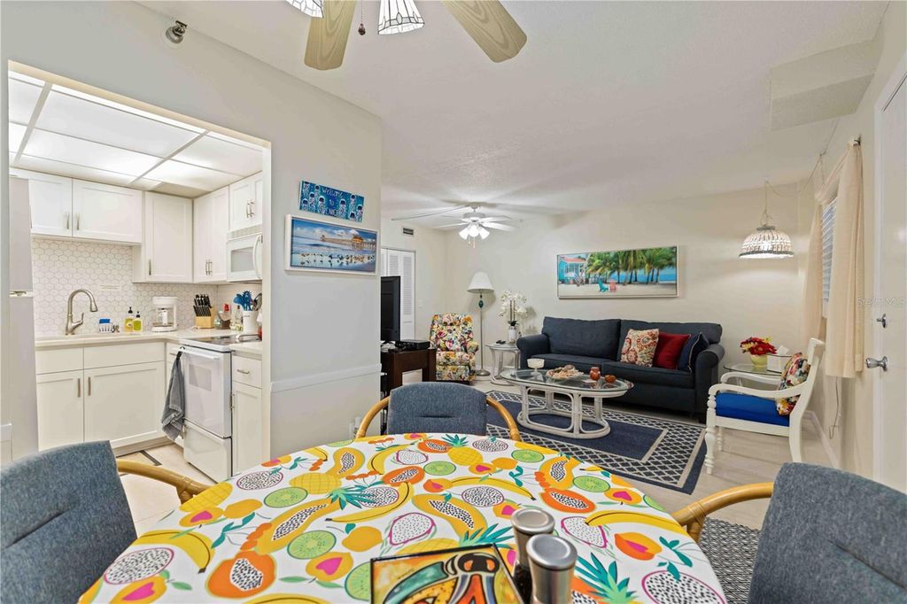 Image 10 of property listing at 244 SAINT AUGUSTINE AVENUE 104, Venice, FL 34285