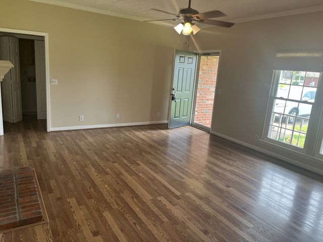 303 Spring Hill Dr, Smyrna, TN 37167