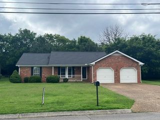 303 Spring Hill Dr, Smyrna, TN 37167