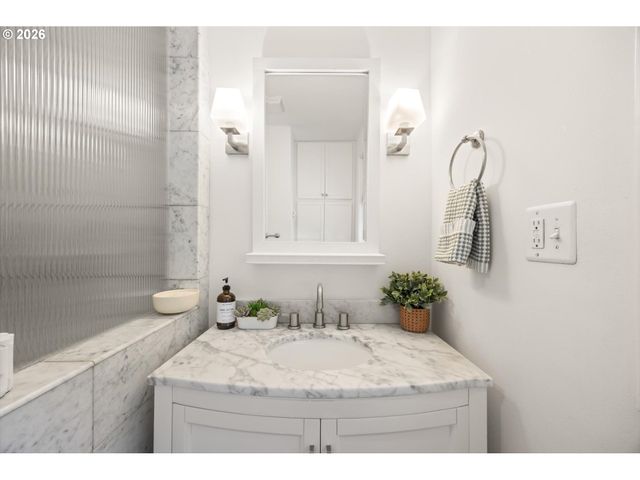 441 9TH St, Lake Oswego, OR 97034