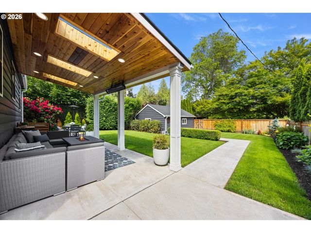 441 9TH St, Lake Oswego, OR 97034