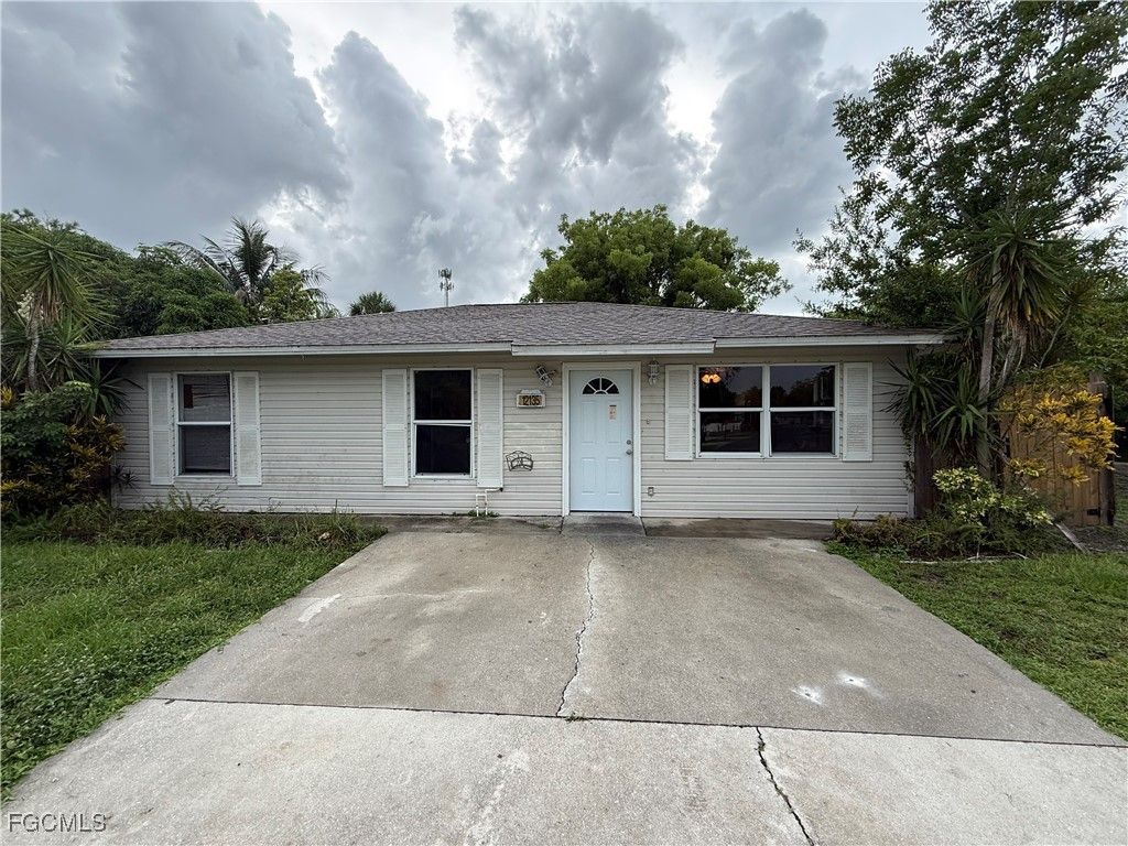 12135 Americus LN, Naples, FL 34113