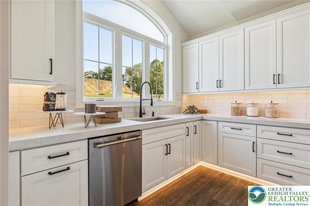 5403 Red Oak Drive, Upper Saucon Twp, PA 18036