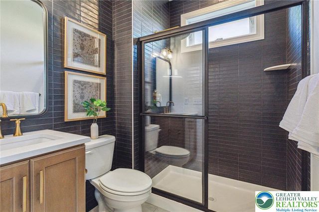 5403 Red Oak Drive, Upper Saucon Twp, PA 18036