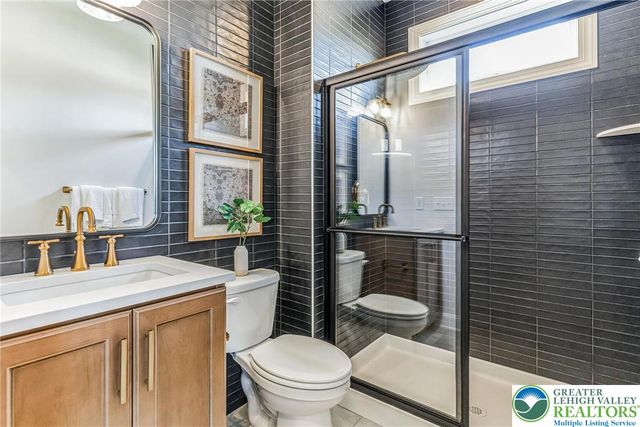 5403 Red Oak Drive, Upper Saucon Twp, PA 18036