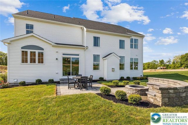 5403 Red Oak Drive, Upper Saucon Twp, PA 18036