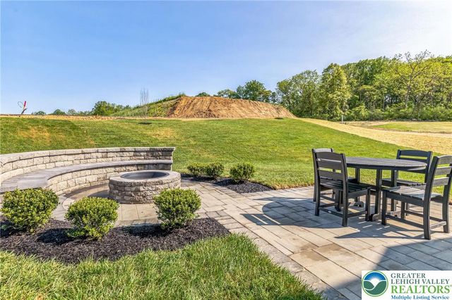 5403 Red Oak Drive, Upper Saucon Twp, PA 18036