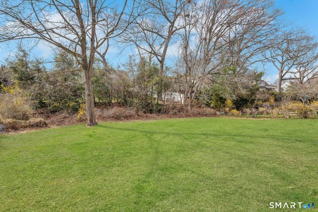 25 Quinsey Drive, Bridgeport, CT 06606