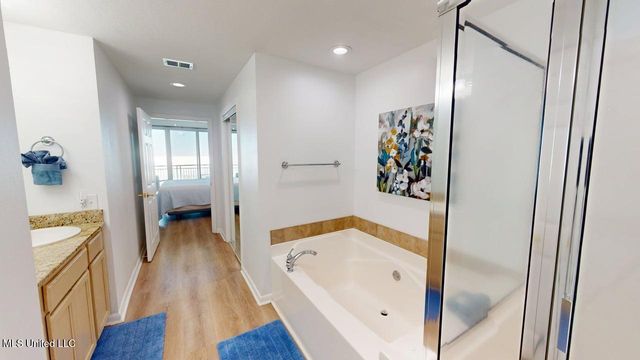 2230 Beach Drive, 1103, Gulfport, MS 39507