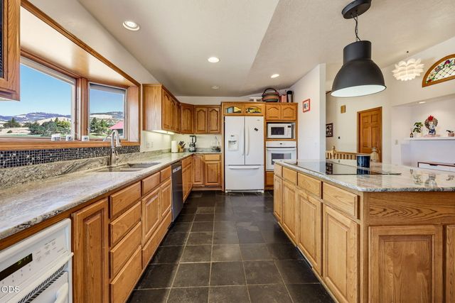 320 Gaerky Creek Road, Ashland, OR 97520