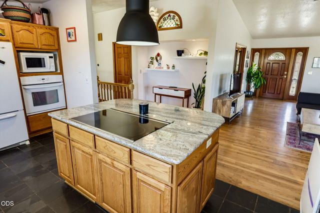 320 Gaerky Creek Road, Ashland, OR 97520