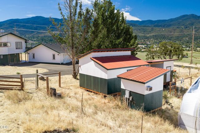 320 Gaerky Creek Road, Ashland, OR 97520