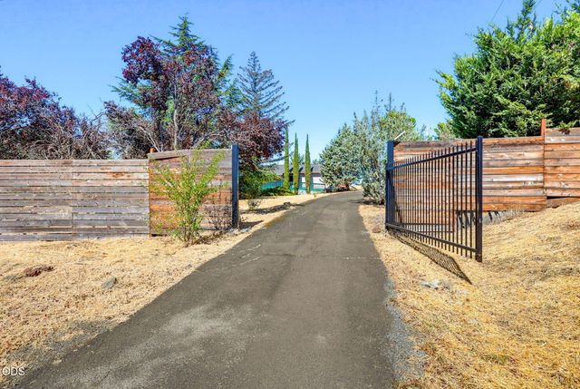 320 Gaerky Creek Road, Ashland, OR 97520