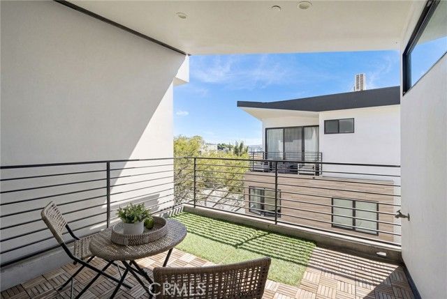 5153 W Redondo Court, Los Angeles, CA 90019