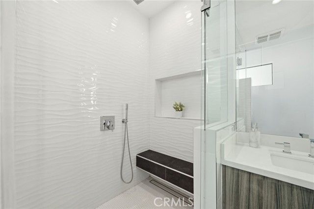 5153 W Redondo Court, Los Angeles, CA 90019