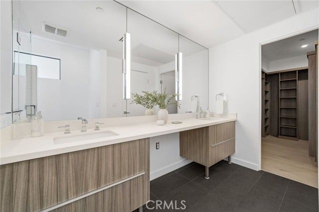 5153 W Redondo Court, Los Angeles, CA 90019