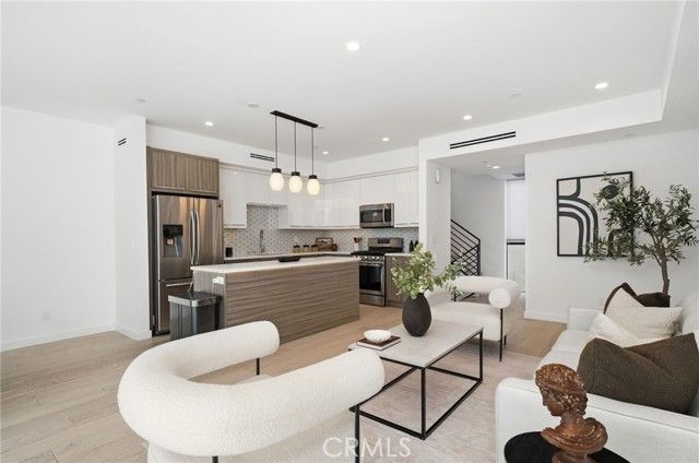 5153 W Redondo Court, Los Angeles, CA 90019