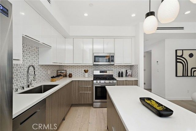 5153 W Redondo Court, Los Angeles, CA 90019