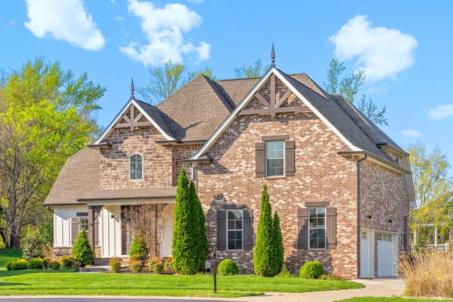 250 Harrowgate Dr, Clarksville, TN 37043