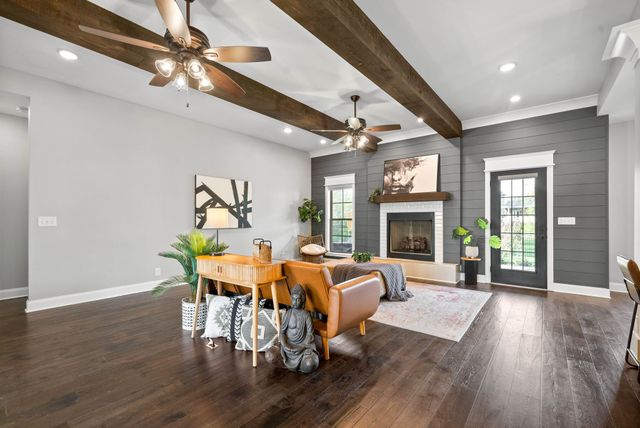 250 Harrowgate Dr, Clarksville, TN 37043