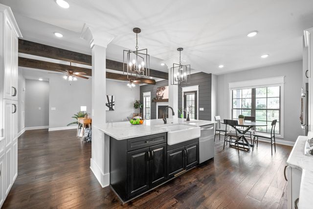 250 Harrowgate Dr, Clarksville, TN 37043