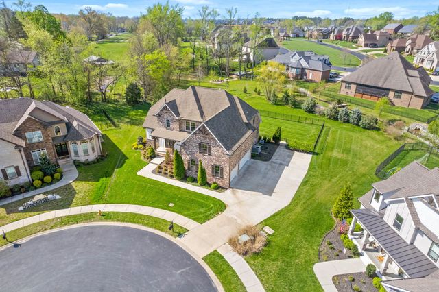 250 Harrowgate Dr, Clarksville, TN 37043