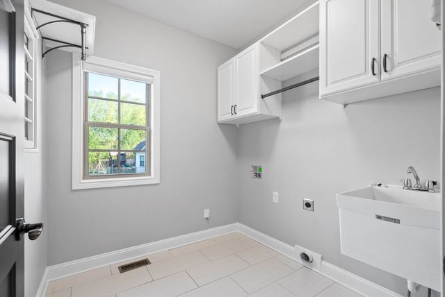 250 Harrowgate Dr, Clarksville, TN 37043