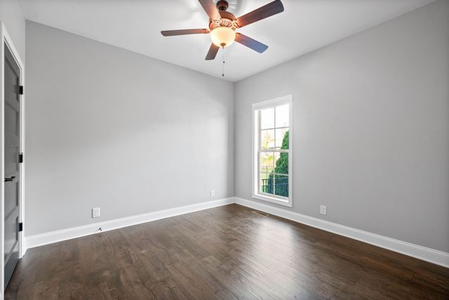 250 Harrowgate Dr, Clarksville, TN 37043