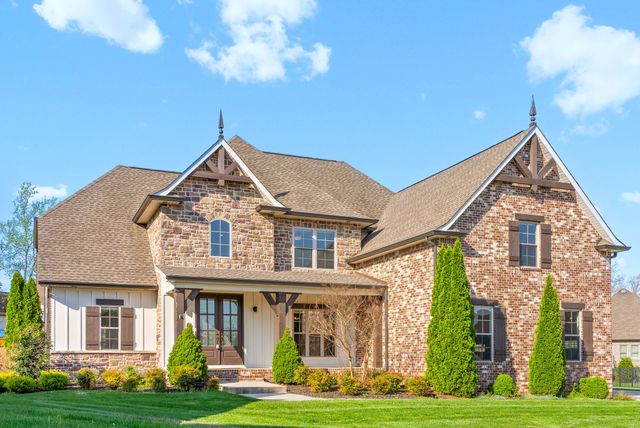 250 Harrowgate Dr, Clarksville, TN 37043