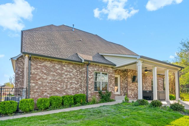 250 Harrowgate Dr, Clarksville, TN 37043