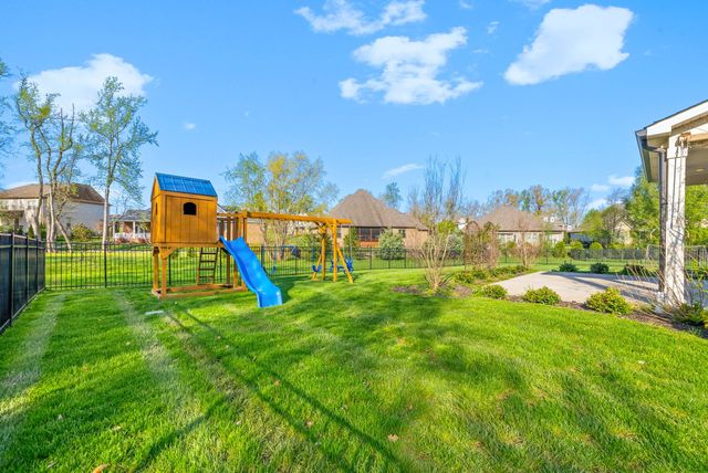 250 Harrowgate Dr, Clarksville, TN 37043