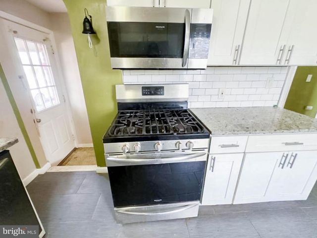 68 17TH AVE, Elmwood Park, NJ 07407