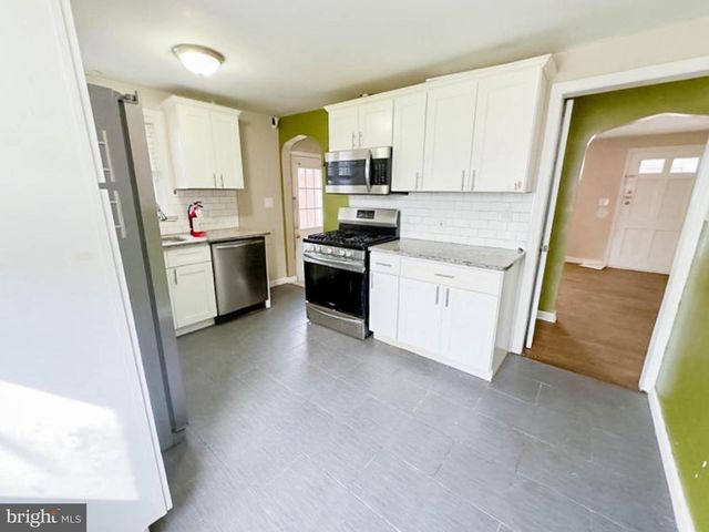 68 17TH AVE, Elmwood Park, NJ 07407