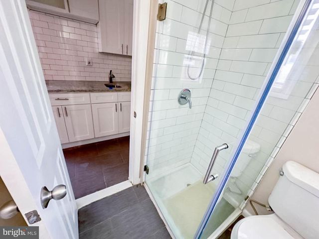 68 17TH AVE, Elmwood Park, NJ 07407