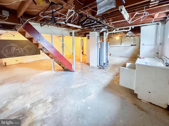 68 17TH AVE, Elmwood Park, NJ 07407