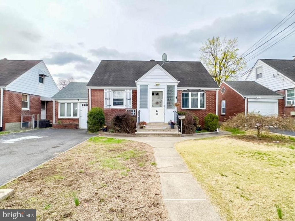 68 17TH AVE, Elmwood Park, NJ 07407