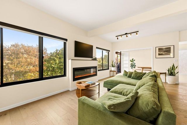 1136 Shelburn Lane, Ventura, CA 93001
