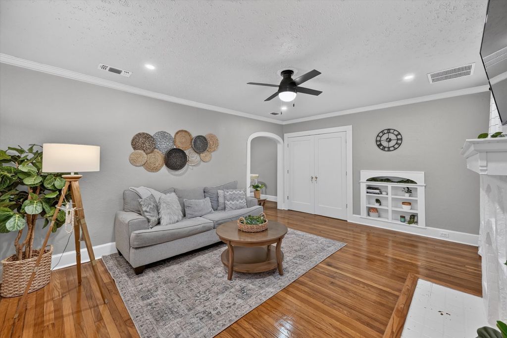 3217 Greene Avenue, Fort Worth, TX 76109 — exterior
