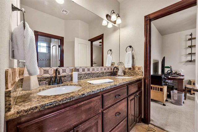 1220 Cypress Ln, Elgin, OK 73538