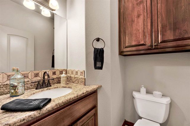 1220 Cypress Ln, Elgin, OK 73538