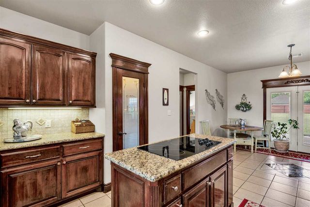 1220 Cypress Ln, Elgin, OK 73538