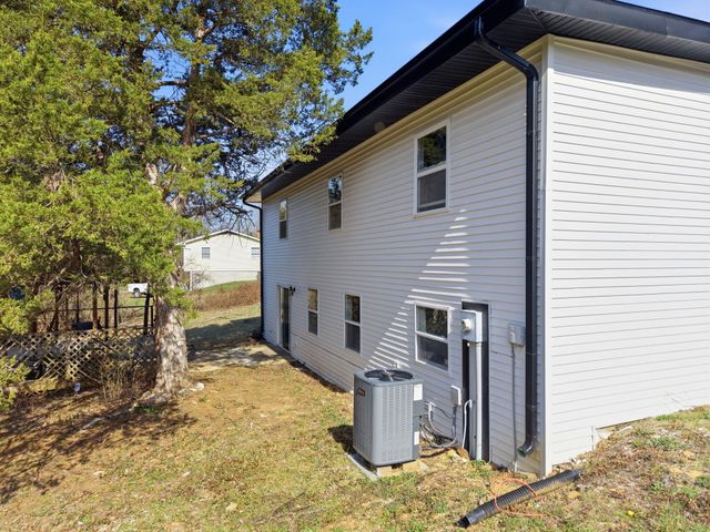 1400 W TROBRIDGE RD, Columbia, MO 65202