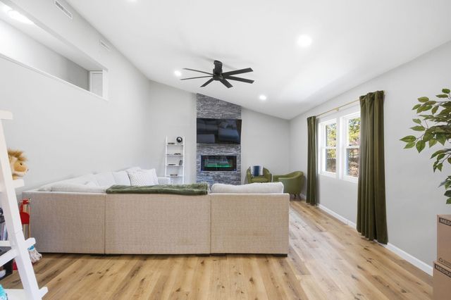 1400 W TROBRIDGE RD, Columbia, MO 65202