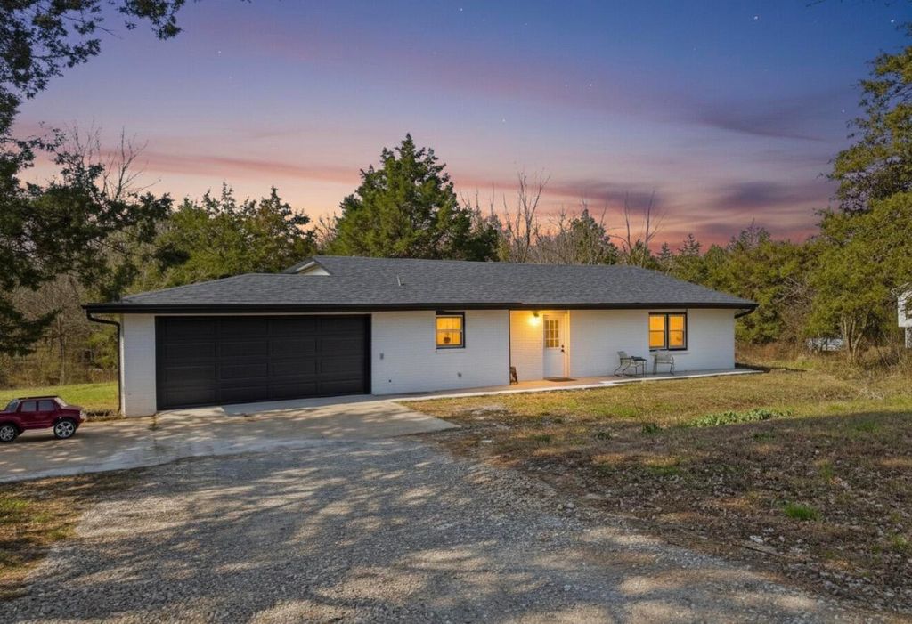 1400 W TROBRIDGE RD, Columbia, MO 65202