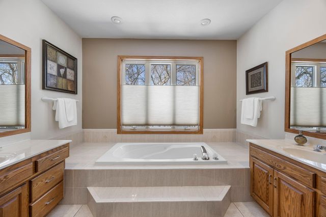 7811 128th Street W, Apple Valley, MN 55124