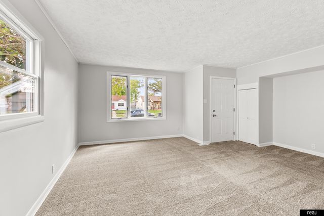 3208 8th Avenue, Council Bluffs, IA 51501